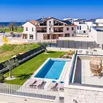 Designer Limes - Pool, & Games Vila *