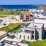 Designer Limes - Pool, & Games Vila Funtana