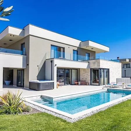 Designer Limes - Pool, & Games Villa *