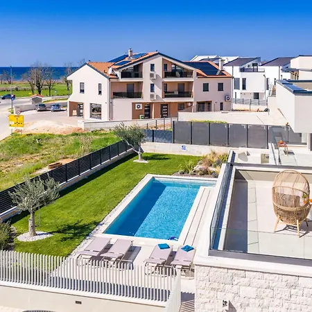 Designer Limes - Pool, & Games Villa *
