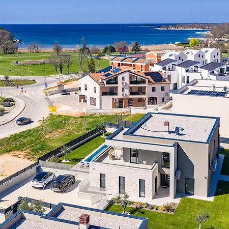 Designer Limes - Pool, & Games Villa Funtana
