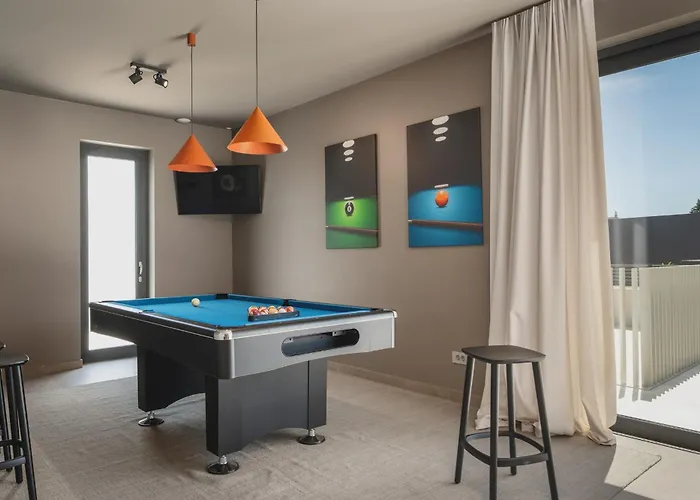 Designer Limes - Pool, & Games * Funtana