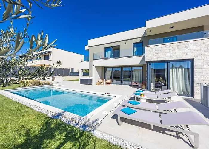 Designer Limes - Pool, & Games Villa *