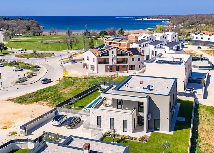 Designer Limes - Pool, & Games Villa Funtana